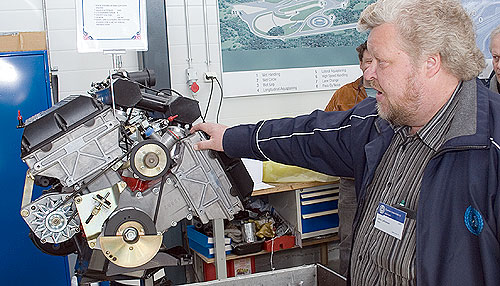 saab-9000-v8-engine Juha Lehtonen, president of the Saab-Club of Finland explaining the origins of the V8.