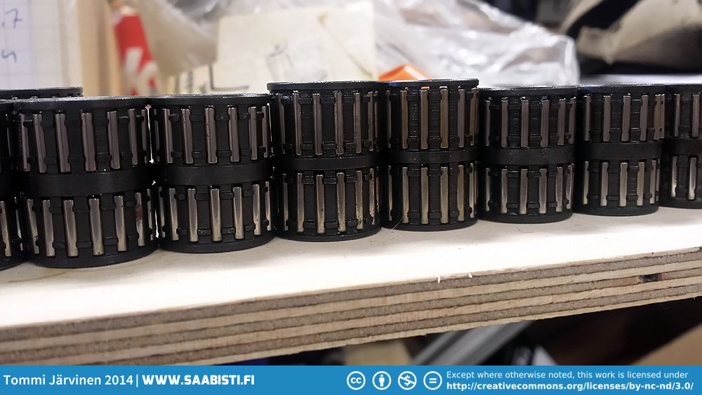 When put next to the regular piston pin needle bearings the Sport ones are visibly larger.