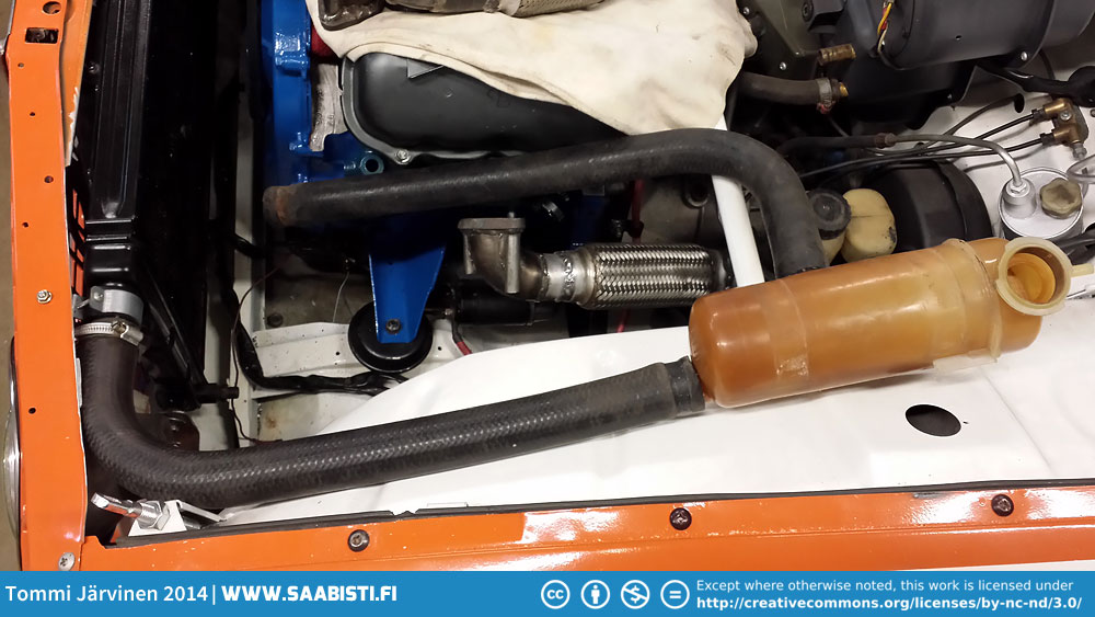 The inlet side. The reservoir will be positioned just about here. It's also from Saab 99.