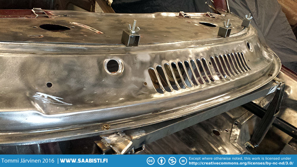 The welding jig ensured the correct position.