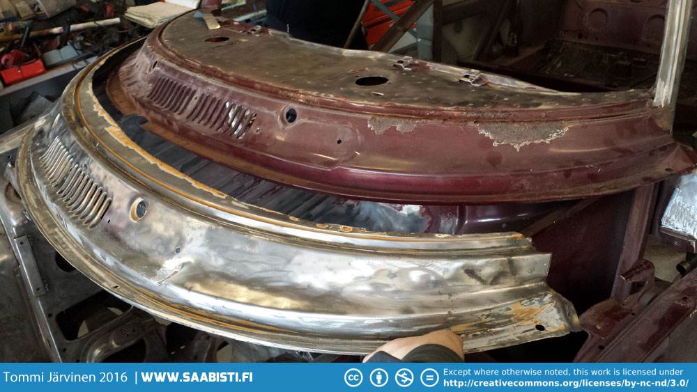 The bottom section of the windscreen frame was badly rusted and the easiest solution was just to replace it completely.